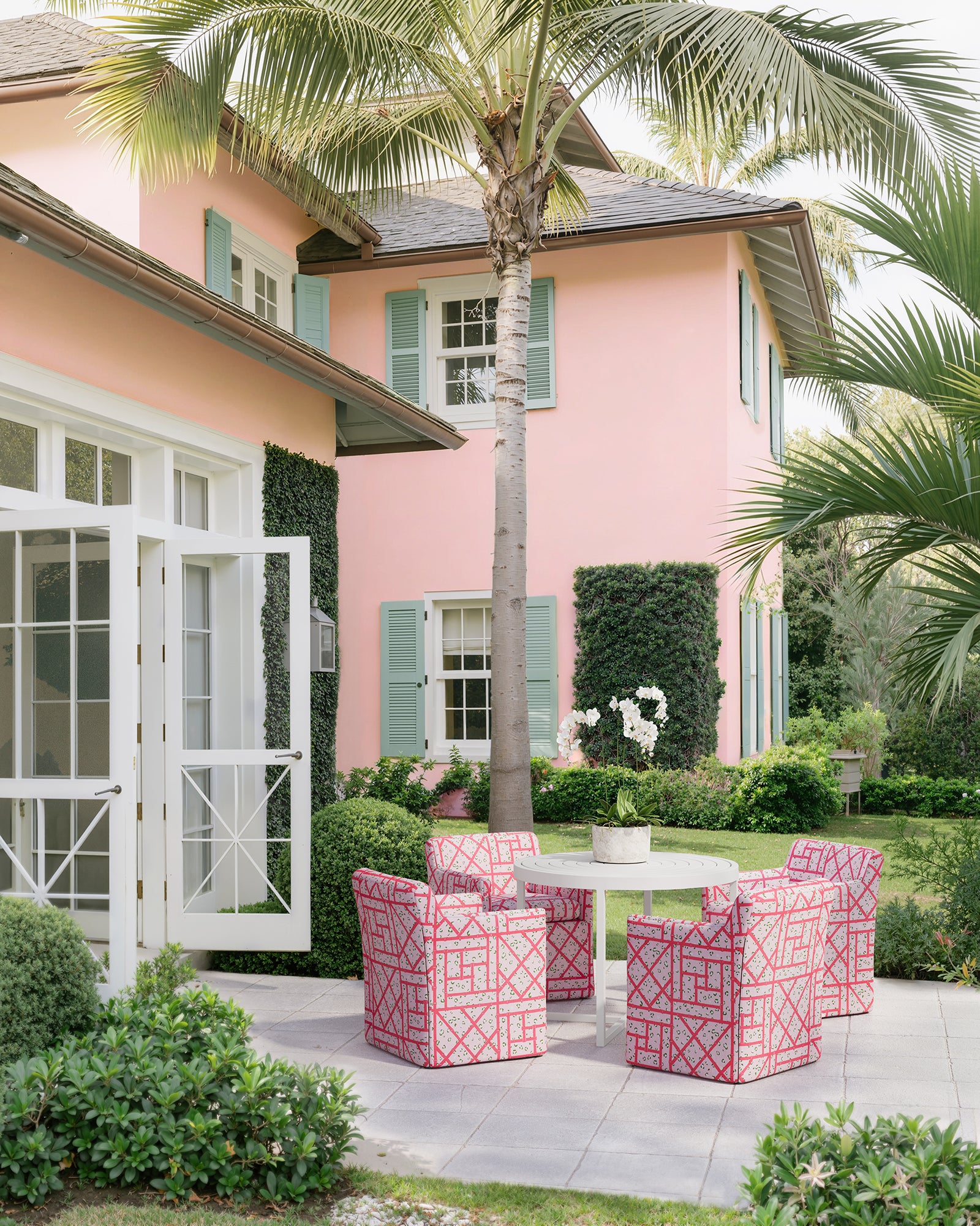 oomph Outdoor Upholstered Dining  and Game Chair